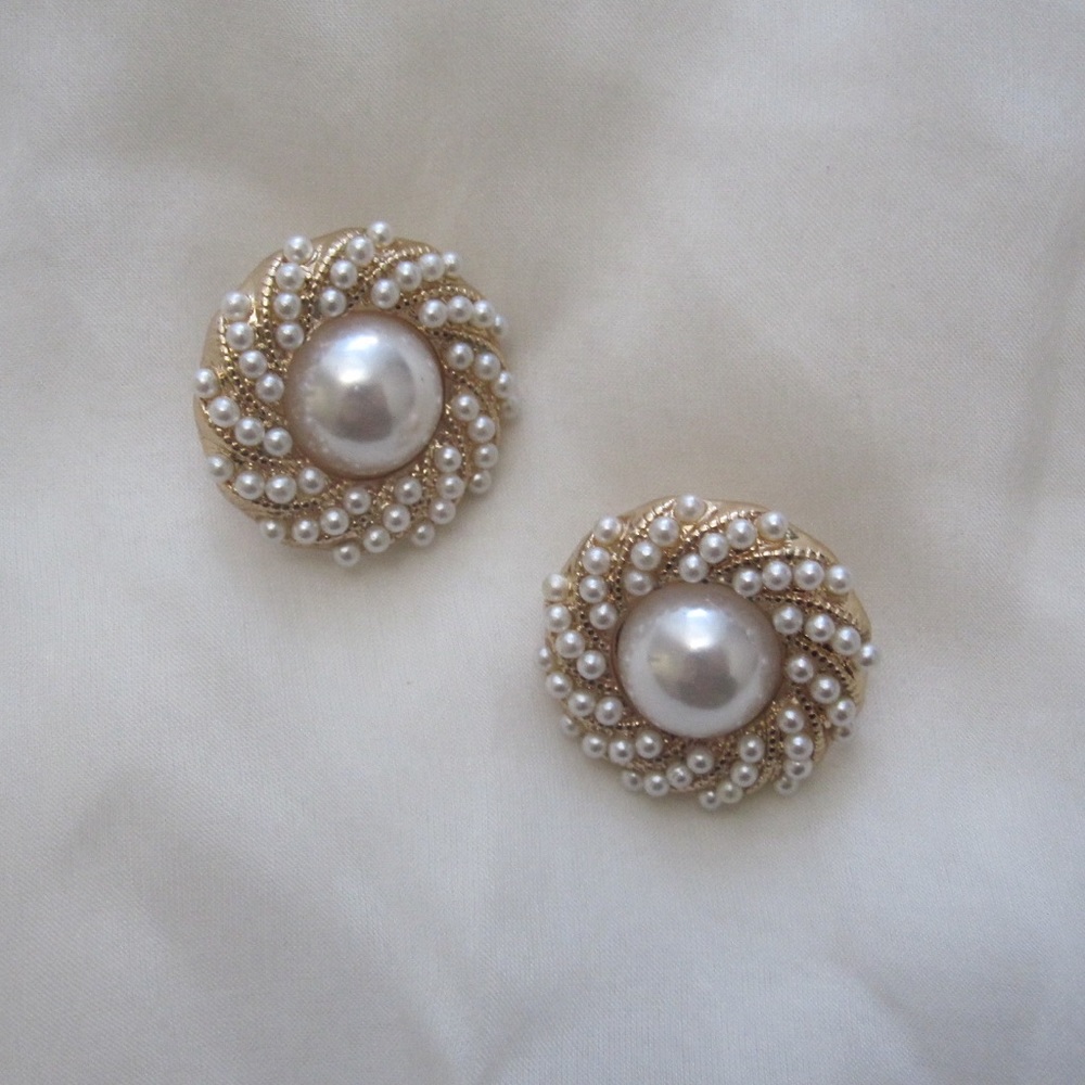 Vintage Gold Pearl Swirl Button Clip-On Earrings